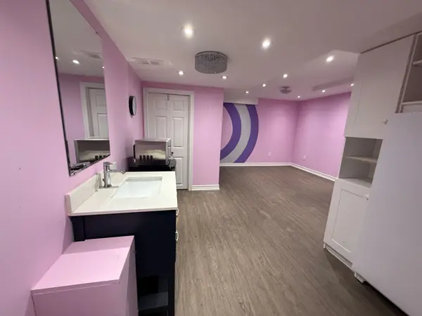 11 Barden CRES #B1, Ajax, ON L1Z 2A8