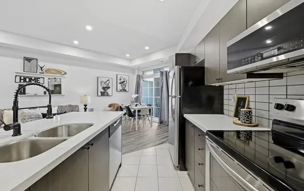 84 Aspen Springs DR #106, Clarington, ON L1C 0V3