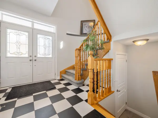 37 Bramsey ST, Georgina, ON L0E 1R0