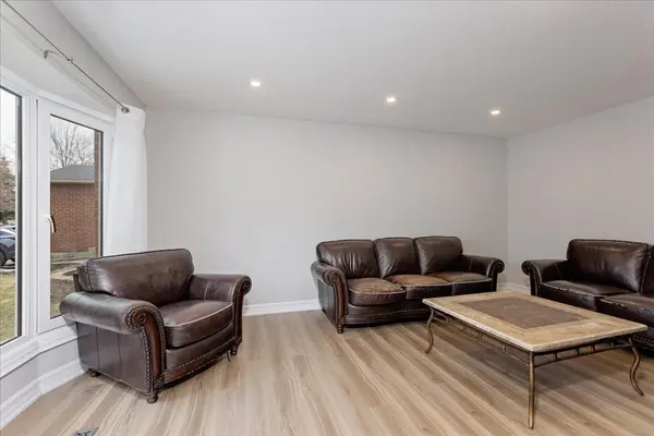 40 Chartwell CRES, Georgina, ON L4P 3N8