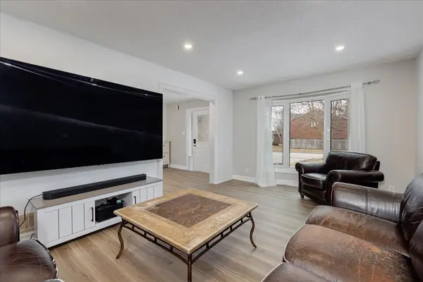 40 Chartwell CRES, Georgina, ON L4P 3N8