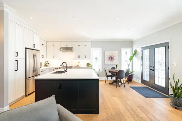 1986 Forest Valley DR, Innisfil, ON L9S 4A5