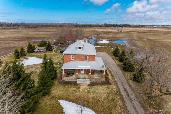 2936 Flos 6 RD W, Springwater, ON L0L 1P0