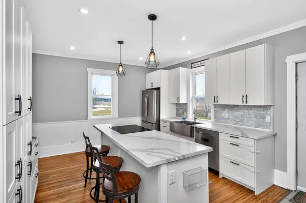 2936 Flos 6 RD W, Springwater, ON L0L 1P0