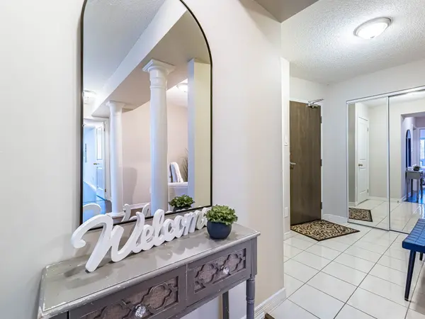 9 George ST N #1602, Brampton, ON L6X 0T6