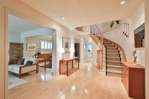 1995 Pitagora CT, Mississauga, ON L5K 2M4