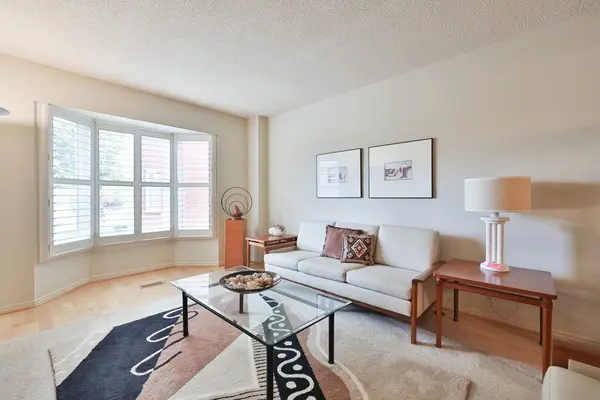 1995 Pitagora CT, Mississauga, ON L5K 2M4