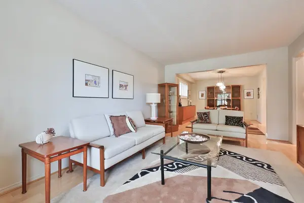 1995 Pitagora CT, Mississauga, ON L5K 2M4