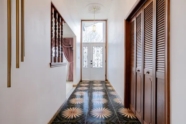 704 Hillman CRES, Mississauga, ON L4Y 2J2