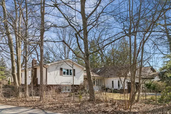 1431 Queen Victoria AVE, Mississauga, ON L5H 3H2