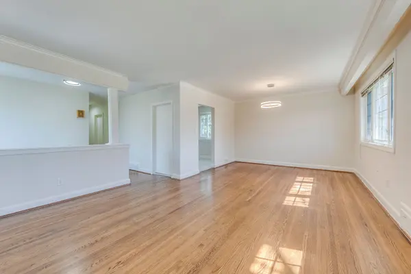 7 Golfwood HTS, Toronto W09, ON M9P 3L8