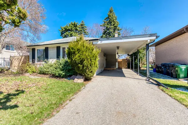 19 Vanderbrent CRES, Toronto W09, ON M9R 3W9