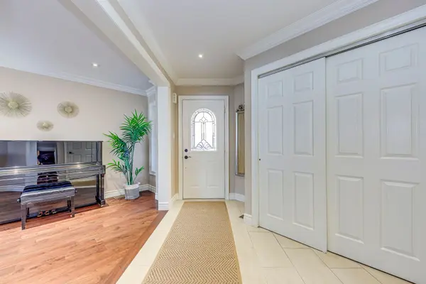 2112 Redstone CRES, Oakville, ON L6M 5B2