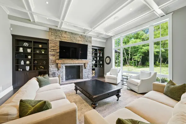 597 Old York RD, Burlington, ON L7P 4Y6