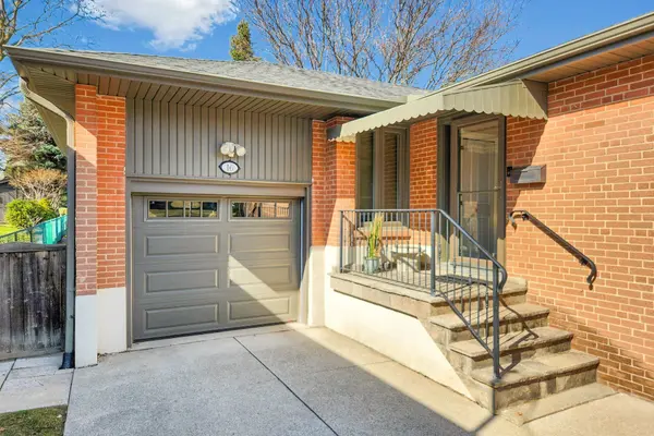 16 Renault CRES, Toronto W09, ON M9P 1J1