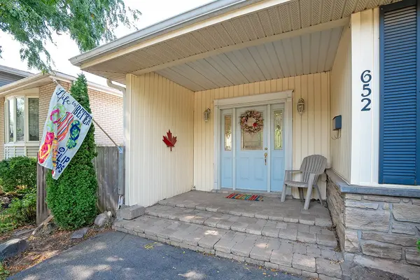 652 Ardleigh CRES, Burlington, ON L7L 4K8