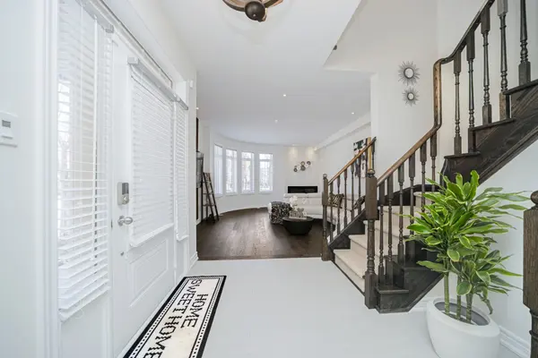 2 Aspen Hills RD, Brampton, ON L6Y 6E3
