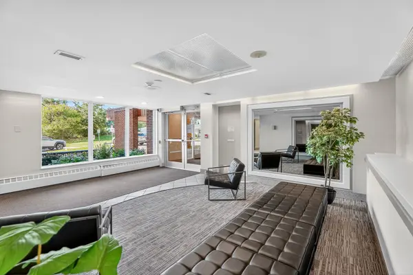 915 Elmsmere RD #304, Beacon Hill North - South And Area, ON K1J 8H8