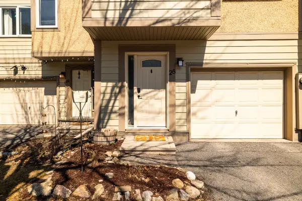 28 Peary WAY #28, Kanata, ON K2L 1Z8