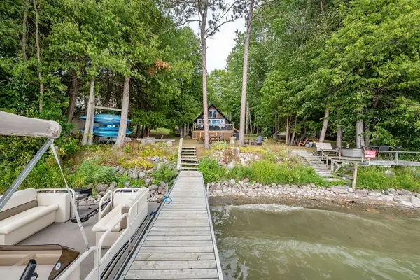 51 Maple Grove LN, North Algona Wilberforce, ON K0J 1T0