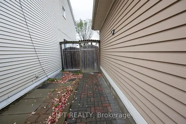 B-27 Rockcress GDNS, South Of Baseline To Knoxdale, ON K2G 5A6