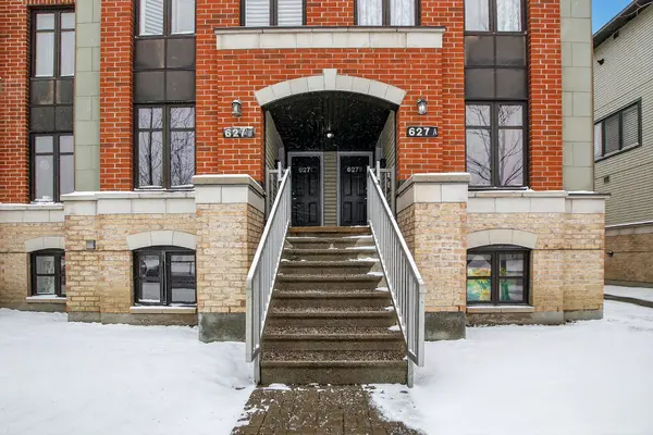 627B Chapman Mills DR, Barrhaven, ON K2J 5T1