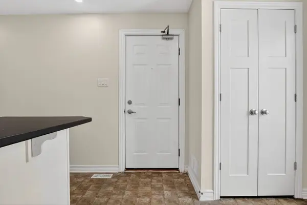 627B Chapman Mills DR, Barrhaven, ON K2J 5T1