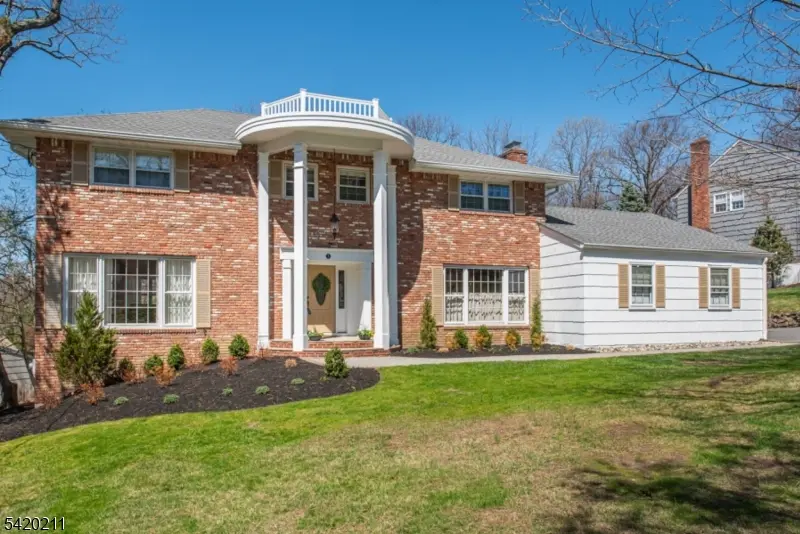 5 Robin Hill Rd, North Caldwell Boro, NJ 07006