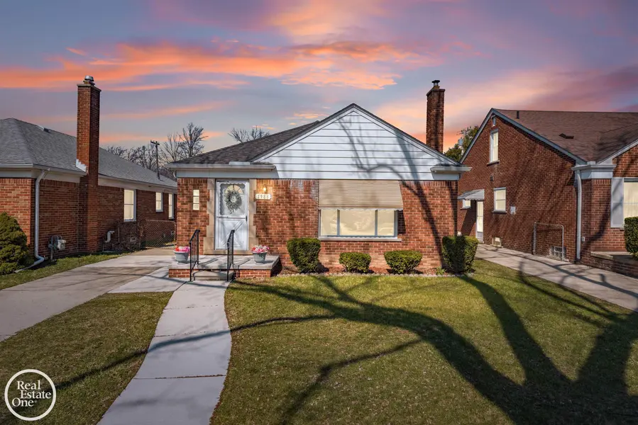 1988 Hollywood AVE, Grosse Pointe Woods, MI 48236