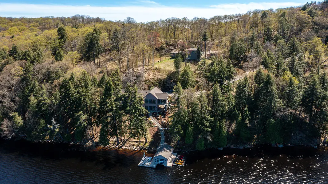 124 Claren CRES, Huntsville, ON P1H 2J2