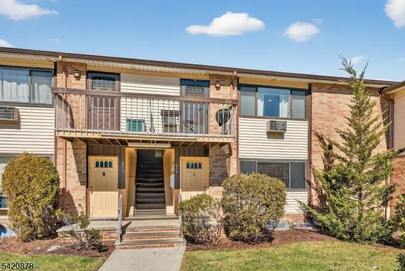 810 Cricket Ln, Woodbridge Twp., NJ 07095