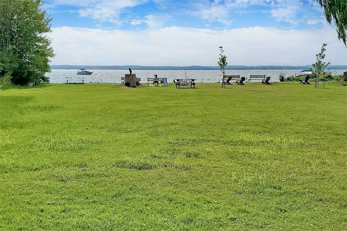 202 Garden AVE, Georgina, ON L4P 2L4