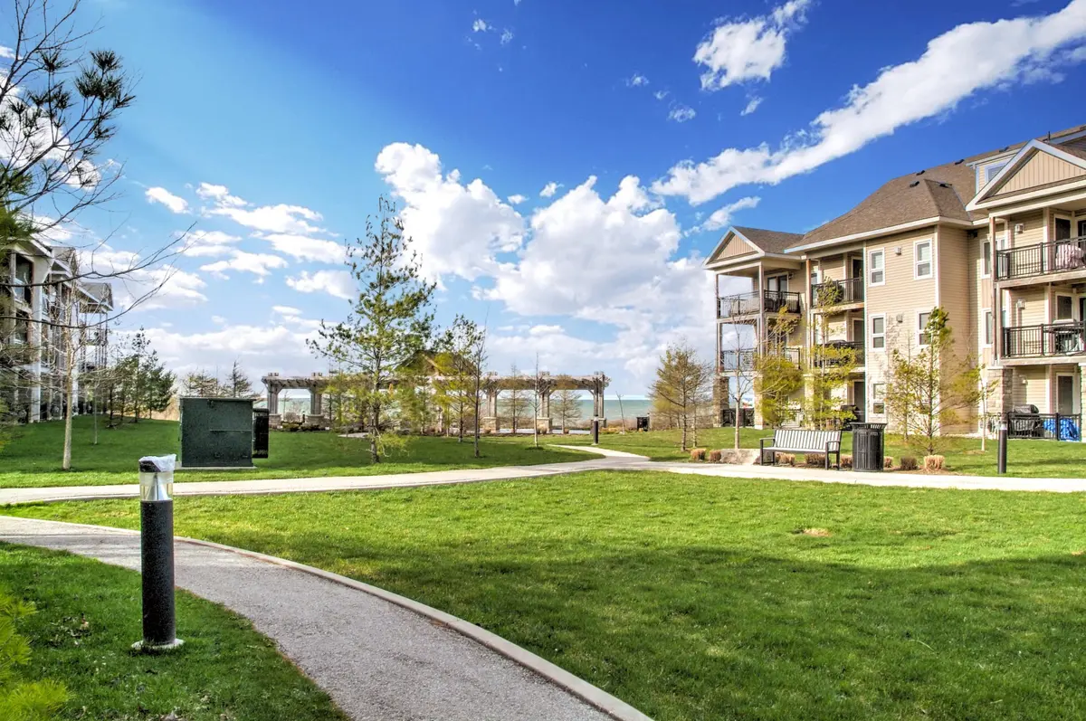 5 Anchorage CRES #102, Collingwood, ON L9Y 0Y6