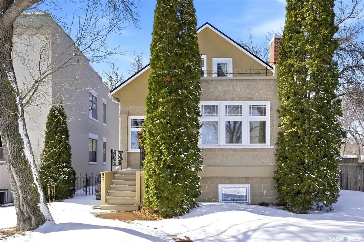 921 10th AVENUE N, Saskatoon, SK S7K 3A3