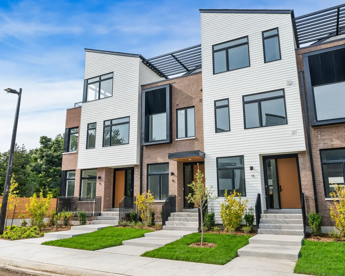 20 Lou Parsons WAY #12, Mississauga, ON L5H 0B2