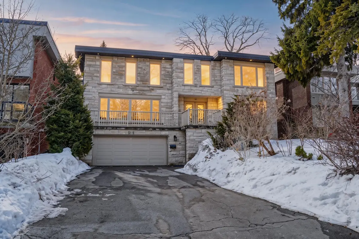 31 Bearwood DR, Toronto W08, ON M9A 4G5