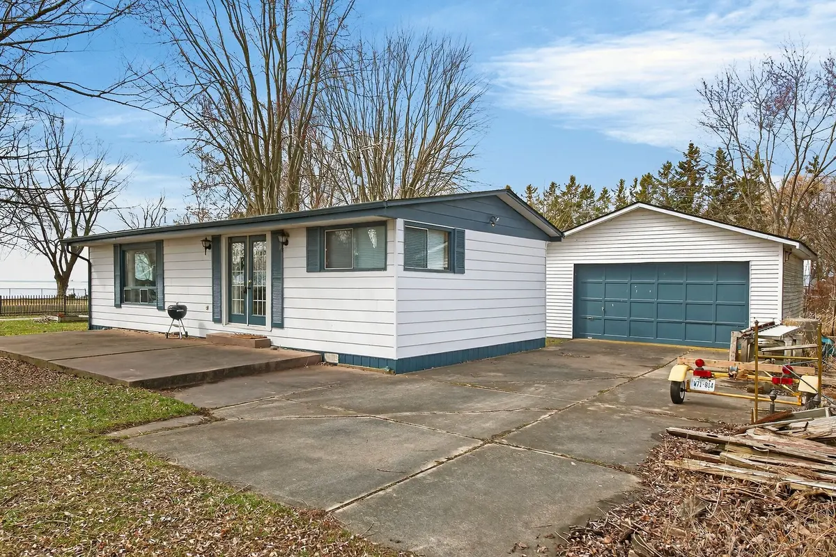 10 Anchor LN, Haldimand, ON N0A 1P0