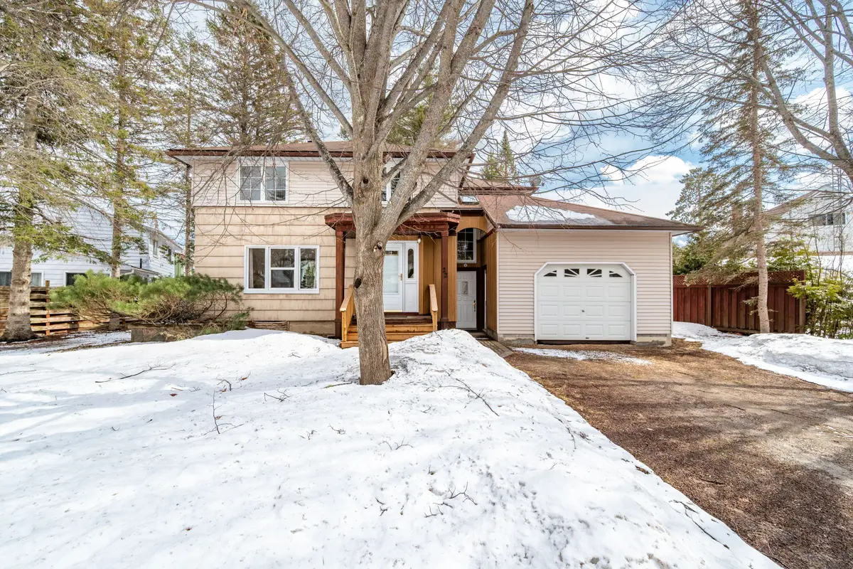 22 Cabot PL, Deep River, ON K0J 1P0