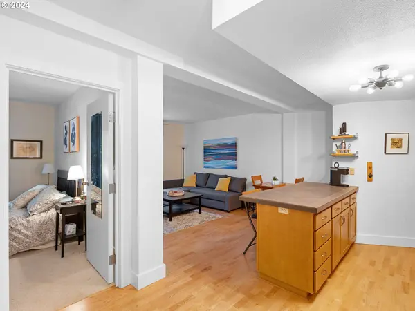 1829 NW LOVEJOY ST #104, Portland, OR 97209