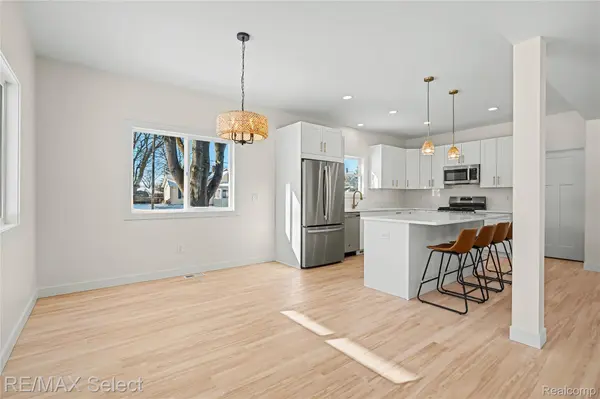 408 3rd ST, Fenton, MI 48430