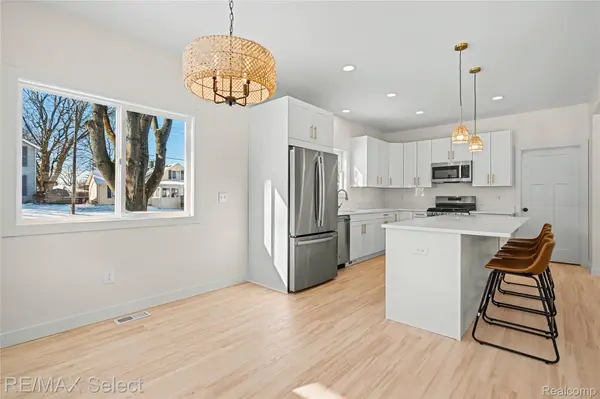 408 3rd ST, Fenton, MI 48430