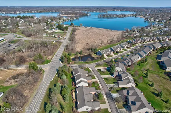 13024 Harbor Landings DR #3, Fenton Charter Township, MI 48430