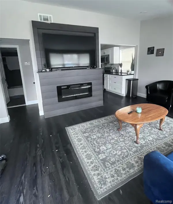 3066 Greenlawn AVE, Commerce Charter Township, MI 48382