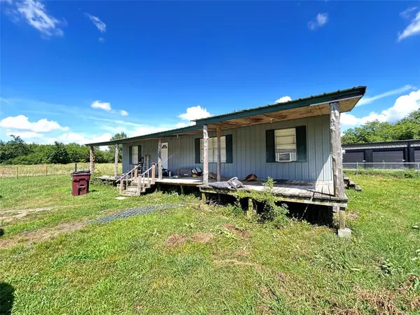 104 Gaskins Street, Como, TX 75431
