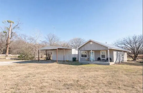 180 Trail Drive, Bowie, TX 76230
