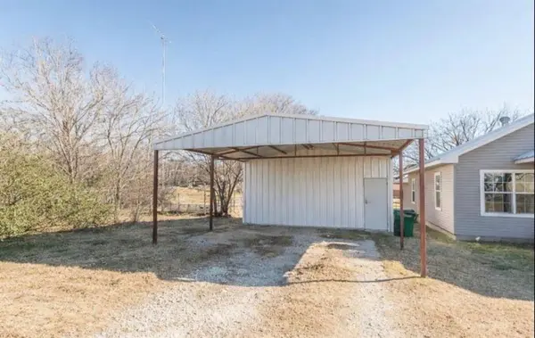 180 Trail Drive, Bowie, TX 76230
