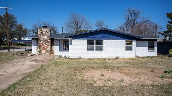 1116 W Howard, Olney, TX 76374