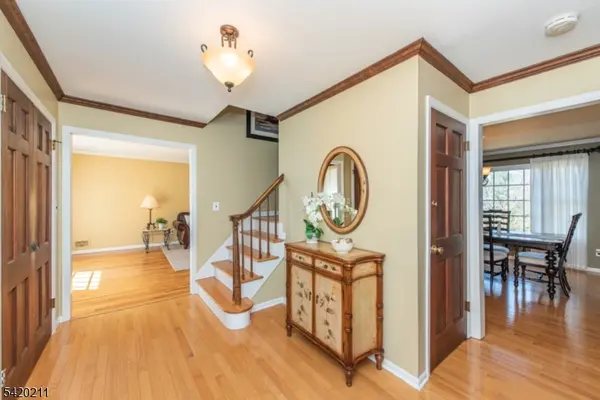 5 Robin Hill Rd, North Caldwell Boro, NJ 07006