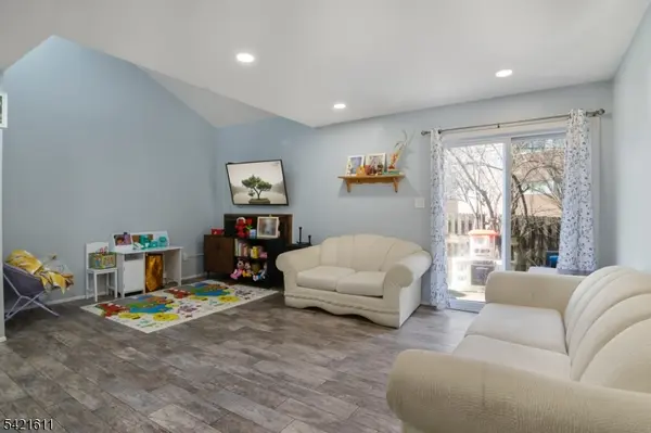 10 Neilson St #H, New Brunswick City, NJ 08901