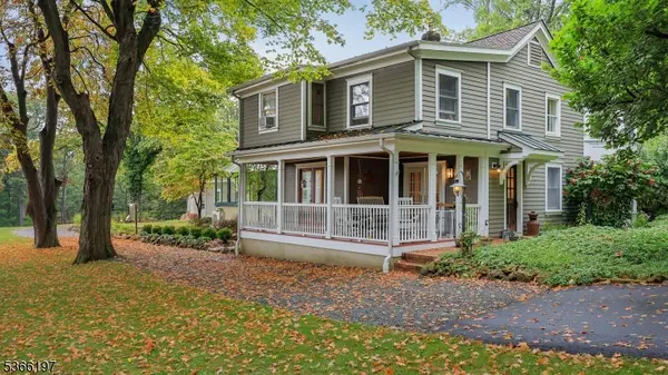 35 Woodledge Rd, Watchung Boro, NJ 07069